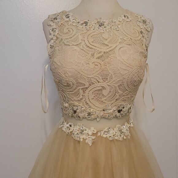 Dancing queen lace dress size small. - Picture 3 of 11